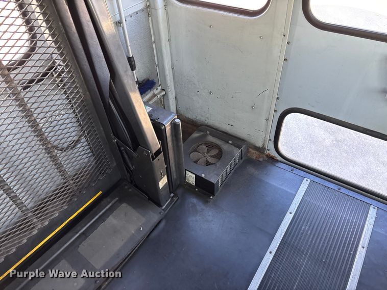 image for item EE4076 2005 Thomas FS65 school bus