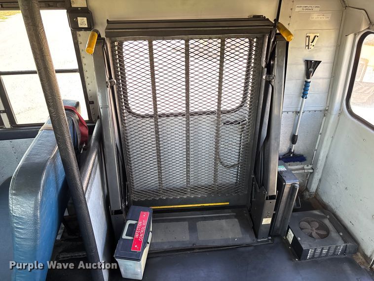 image for item EE4076 2005 Thomas FS65 school bus