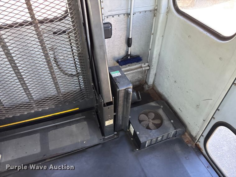 image for item EE4076 2005 Thomas FS65 school bus