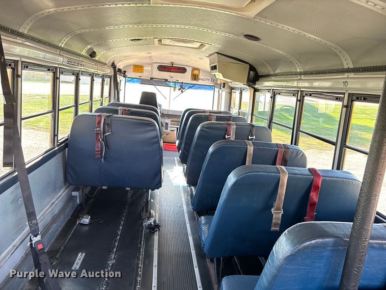 image for item EE4076 2005 Thomas FS65 school bus