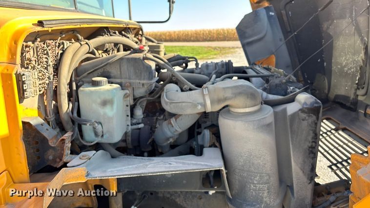 image for item EE4076 2005 Thomas FS65 school bus