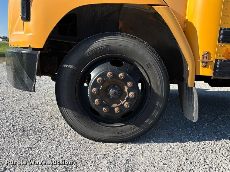 image for item EE4076 2005 Thomas FS65 school bus
