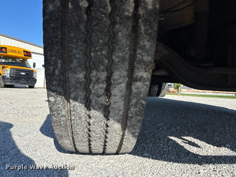 image for item EE4076 2005 Thomas FS65 school bus