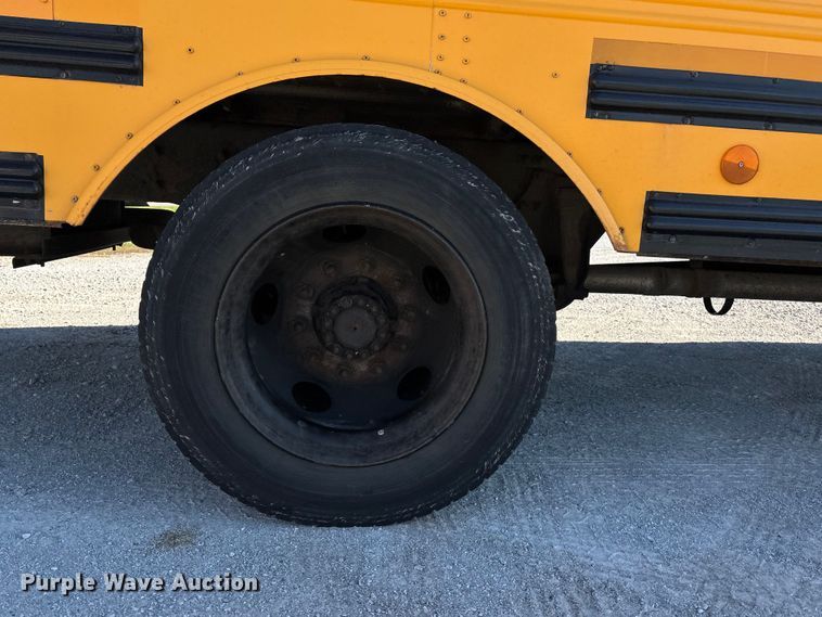 image for item EE4076 2005 Thomas FS65 school bus