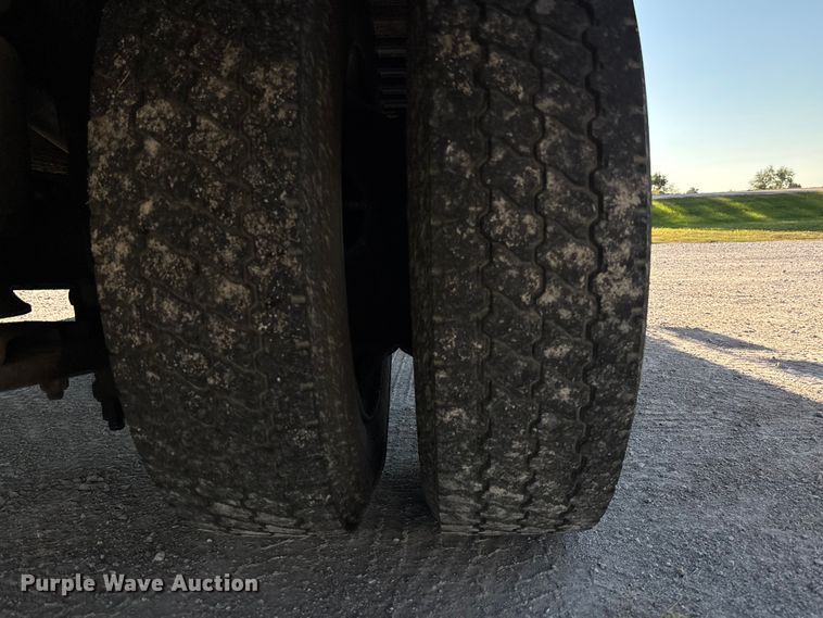 image for item EE4076 2005 Thomas FS65 school bus