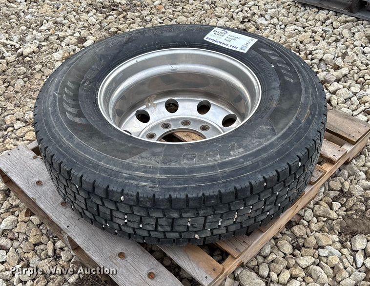 image for item EE4126 Tire and wheel