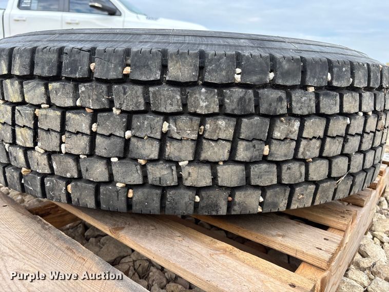 image for item EE4126 Tire and wheel