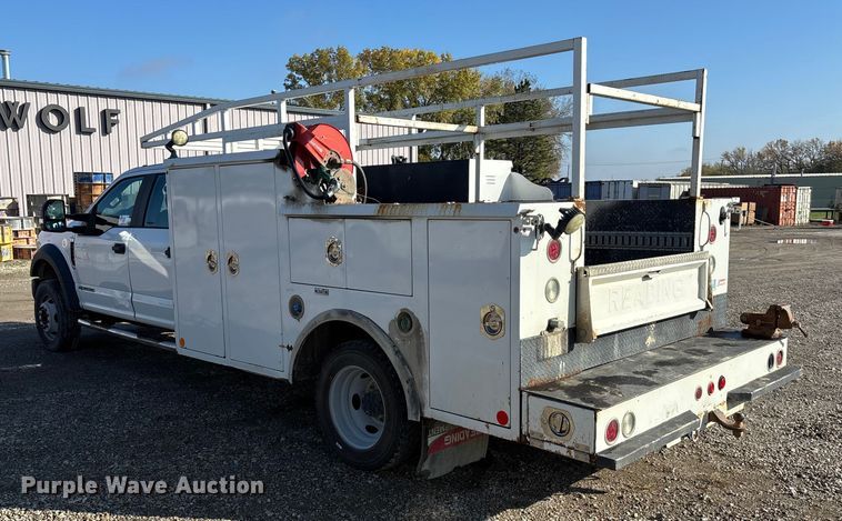image for item EE4324 2017 Ford F450 Super Duty Crew Cab utility / service truck