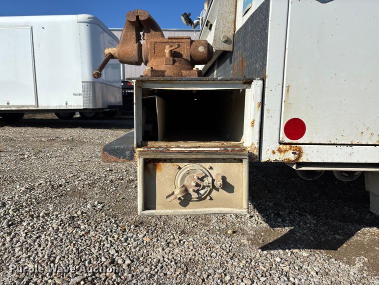 image for item EE4324 2017 Ford F450 Super Duty Crew Cab utility / service truck