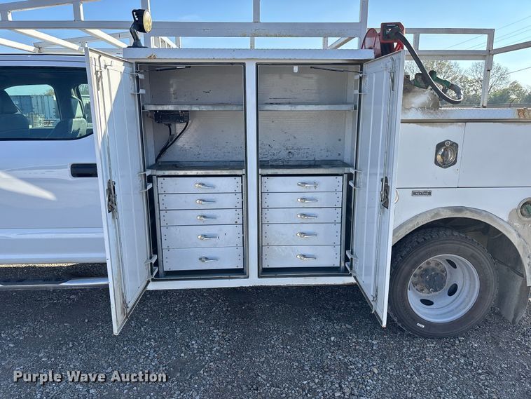 image for item EE4324 2017 Ford F450 Super Duty Crew Cab utility / service truck