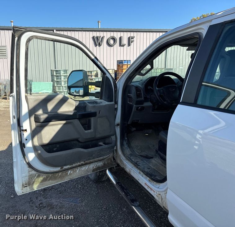 image for item EE4324 2017 Ford F450 Super Duty Crew Cab utility / service truck