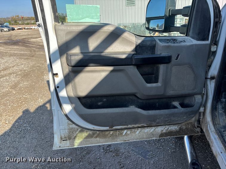 image for item EE4324 2017 Ford F450 Super Duty Crew Cab utility / service truck