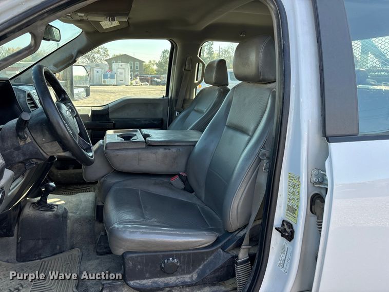 image for item EE4324 2017 Ford F450 Super Duty Crew Cab utility / service truck