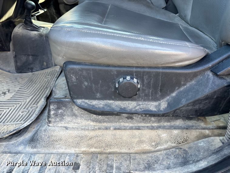 image for item EE4324 2017 Ford F450 Super Duty Crew Cab utility / service truck