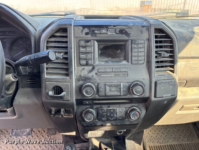 image for item EE4324 2017 Ford F450 Super Duty Crew Cab utility / service truck