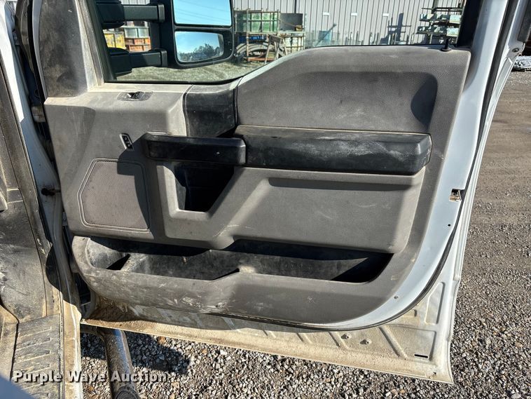 image for item EE4324 2017 Ford F450 Super Duty Crew Cab utility / service truck