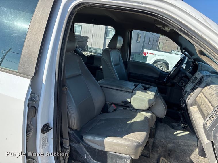 image for item EE4324 2017 Ford F450 Super Duty Crew Cab utility / service truck