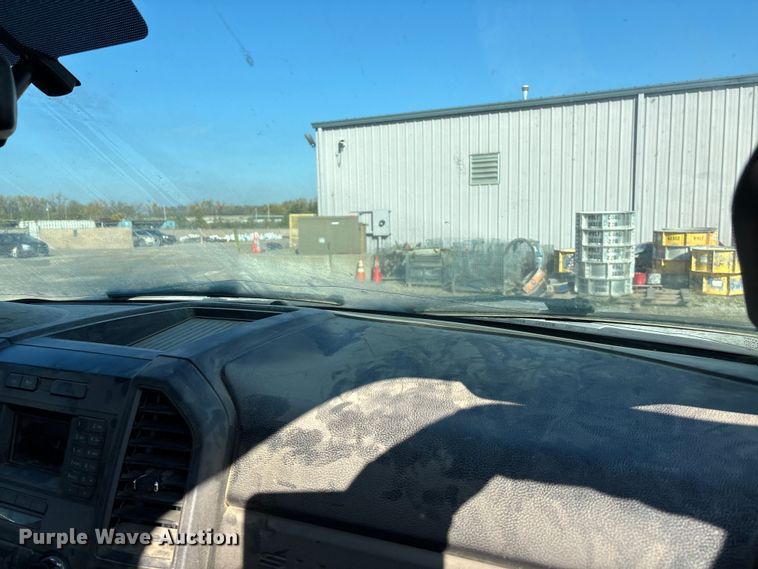 image for item EE4324 2017 Ford F450 Super Duty Crew Cab utility / service truck