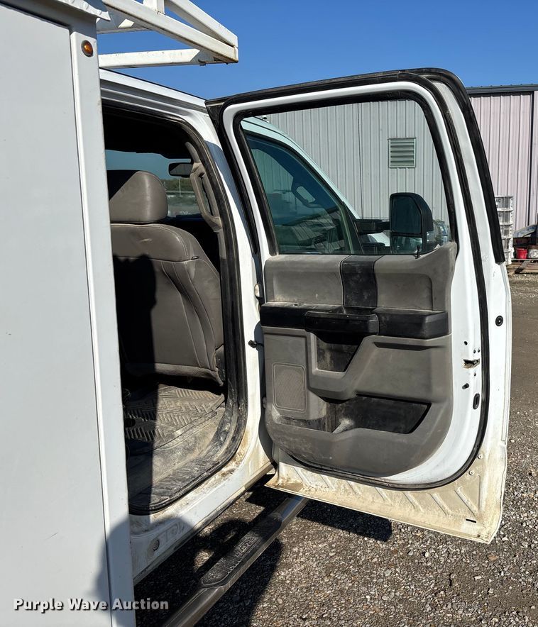 image for item EE4324 2017 Ford F450 Super Duty Crew Cab utility / service truck