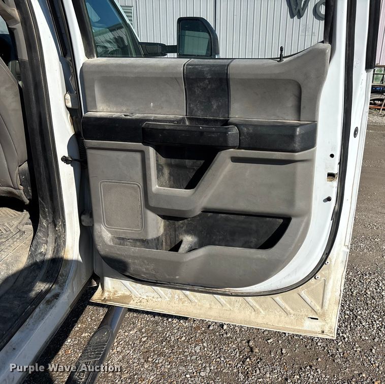 image for item EE4324 2017 Ford F450 Super Duty Crew Cab utility / service truck