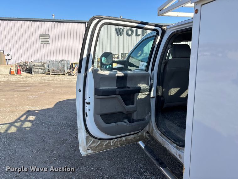 image for item EE4324 2017 Ford F450 Super Duty Crew Cab utility / service truck