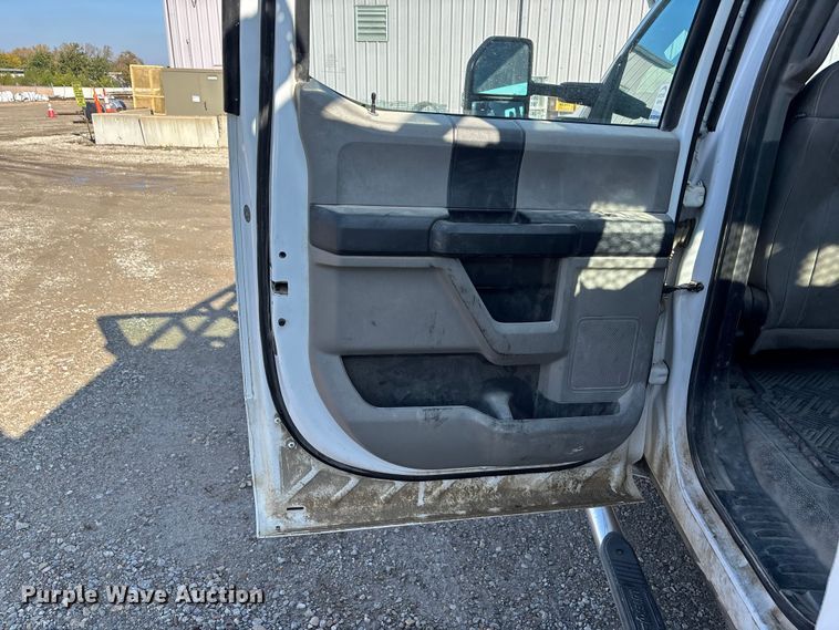 image for item EE4324 2017 Ford F450 Super Duty Crew Cab utility / service truck