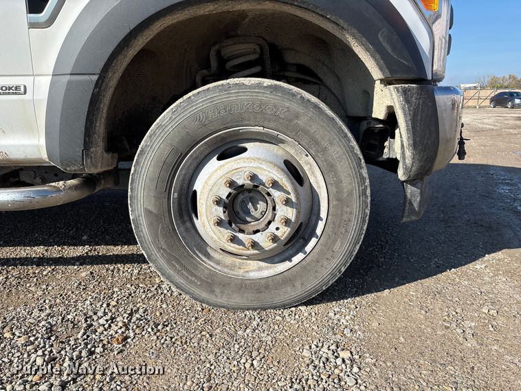 image for item EE4324 2017 Ford F450 Super Duty Crew Cab utility / service truck