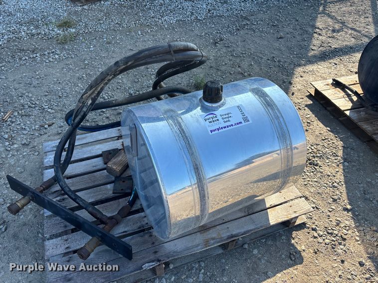 image for item EE4328 Truck parts 