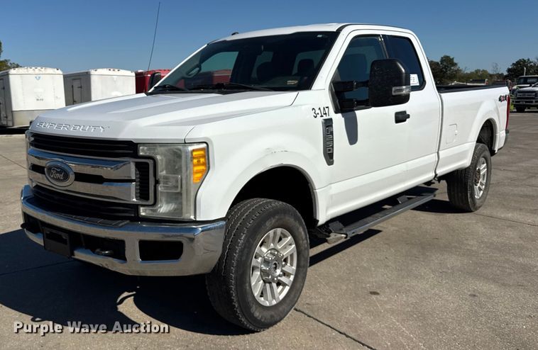 image for item EF2213 2017 Ford F-250 SuperCab pickup truck