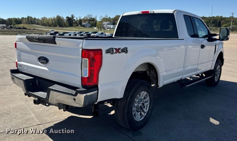 image for item EF2213 2017 Ford F-250 SuperCab pickup truck