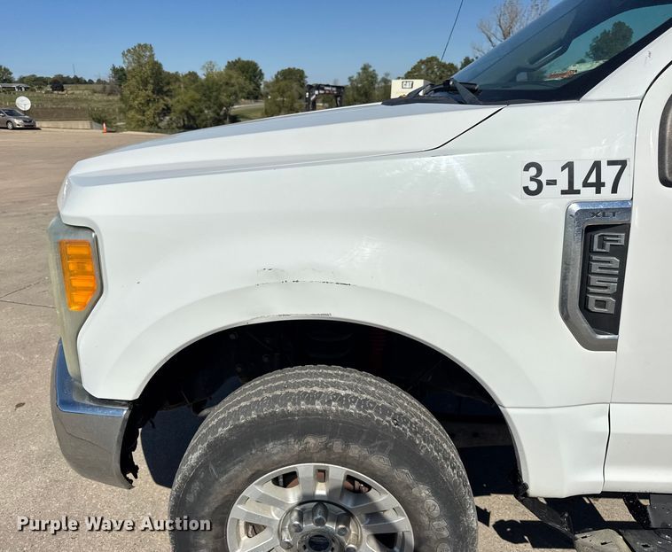 image for item EF2213 2017 Ford F-250 SuperCab pickup truck