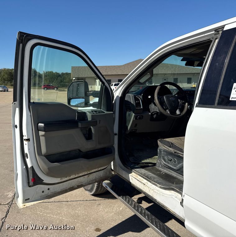 image for item EF2213 2017 Ford F-250 SuperCab pickup truck