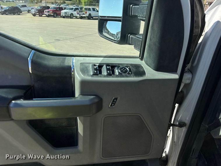 image for item EF2213 2017 Ford F-250 SuperCab pickup truck