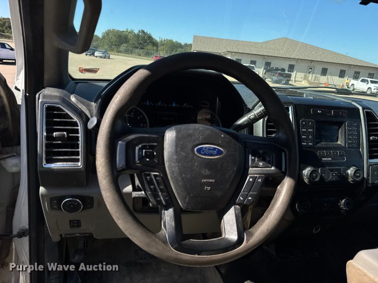 image for item EF2213 2017 Ford F-250 SuperCab pickup truck