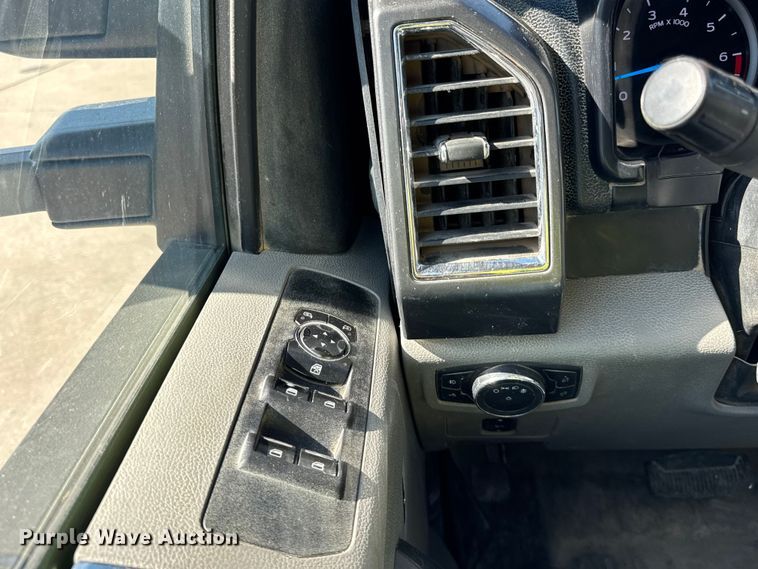 image for item EF2213 2017 Ford F-250 SuperCab pickup truck