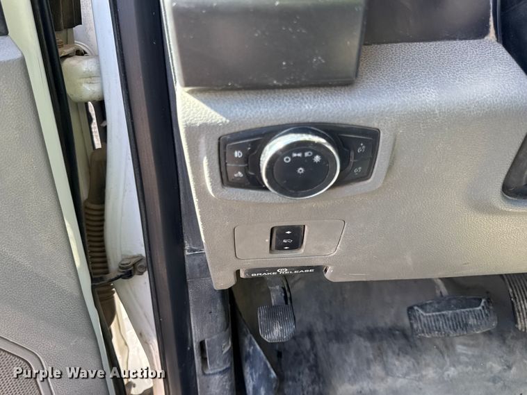 image for item EF2213 2017 Ford F-250 SuperCab pickup truck