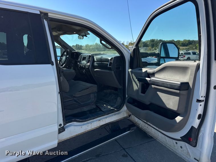 image for item EF2213 2017 Ford F-250 SuperCab pickup truck