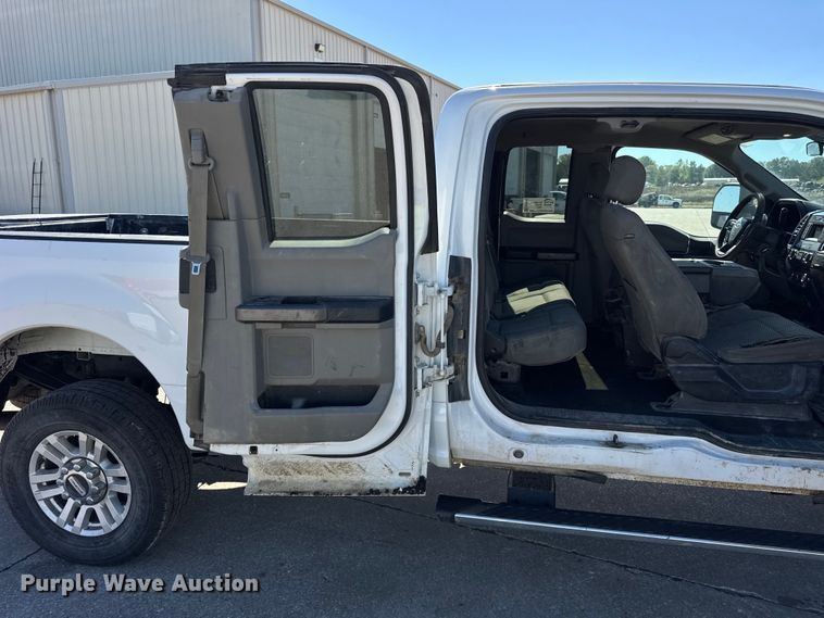 image for item EF2213 2017 Ford F-250 SuperCab pickup truck