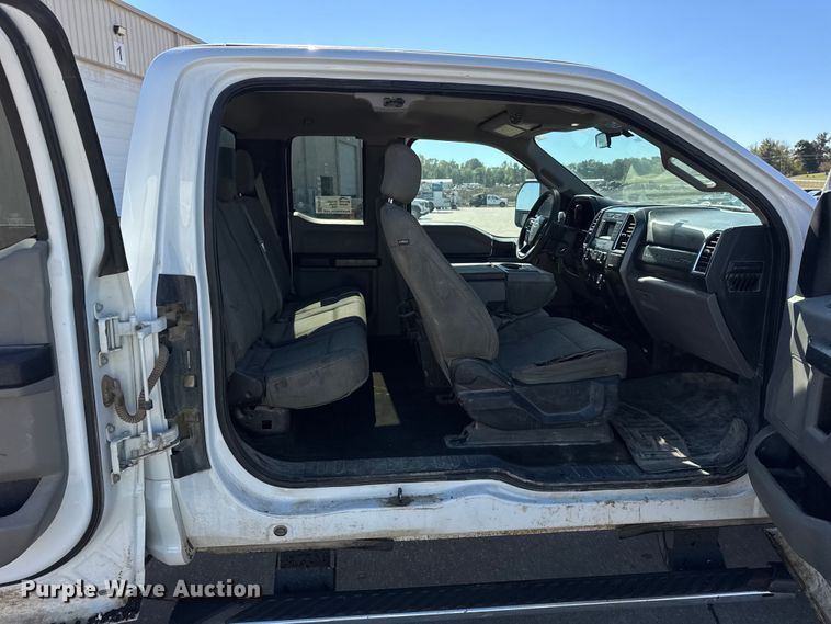 image for item EF2213 2017 Ford F-250 SuperCab pickup truck