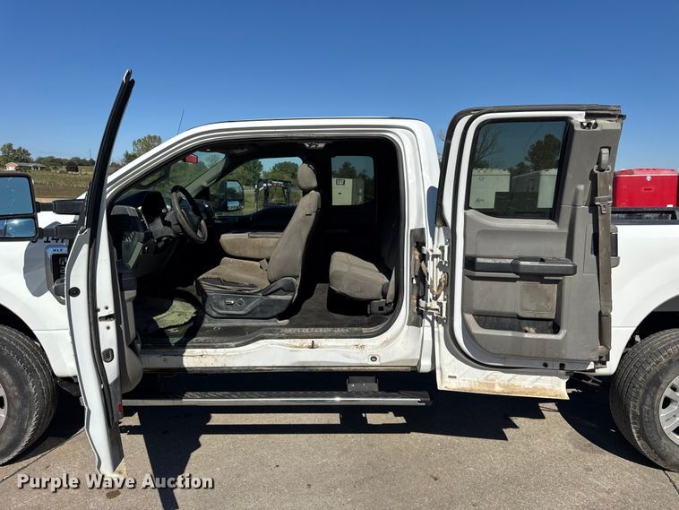 image for item EF2213 2017 Ford F-250 SuperCab pickup truck