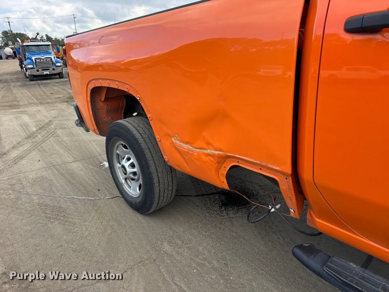 image for item EF2222 2020 Chevrolet Silverado 2500HD Double Cab pickup truck