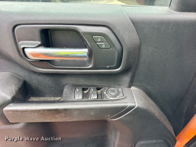 image for item EF2222 2020 Chevrolet Silverado 2500HD Double Cab pickup truck