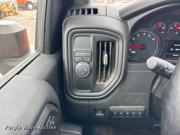 image for item EF2222 2020 Chevrolet Silverado 2500HD Double Cab pickup truck