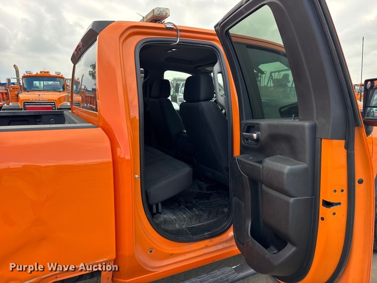 image for item EF2222 2020 Chevrolet Silverado 2500HD Double Cab pickup truck