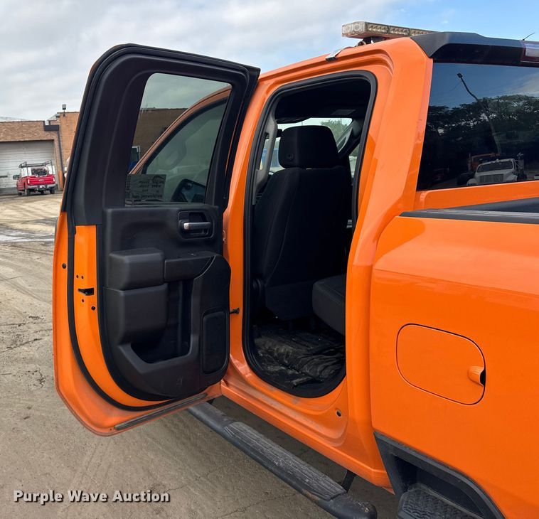 image for item EF2222 2020 Chevrolet Silverado 2500HD Double Cab pickup truck