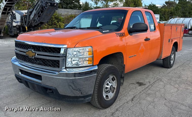 image for item EF2233 2011 Chevrolet Silverado 2500HD Ext. Cab utility bed pickup truck