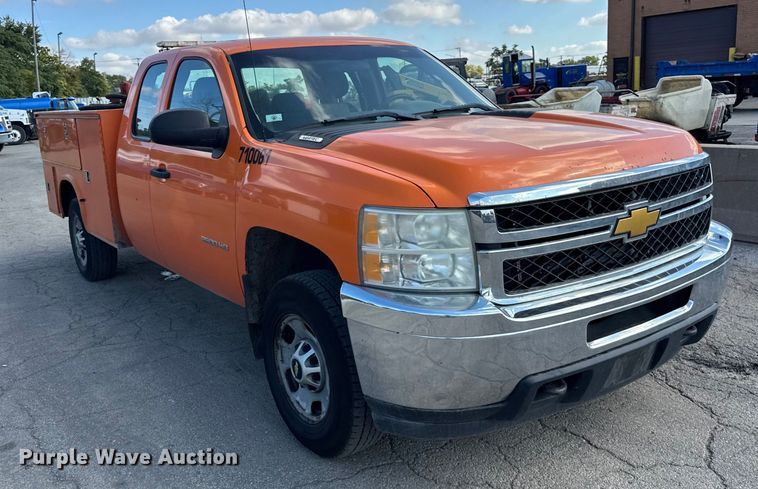 image for item EF2233 2011 Chevrolet Silverado 2500HD Ext. Cab utility bed pickup truck