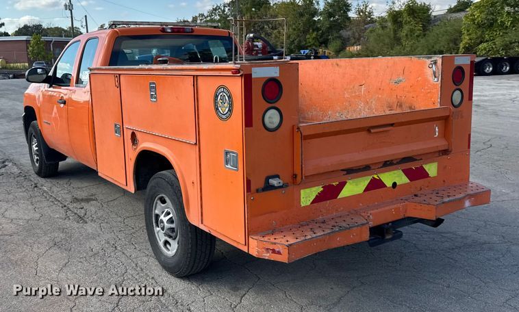 image for item EF2233 2011 Chevrolet Silverado 2500HD Ext. Cab utility bed pickup truck