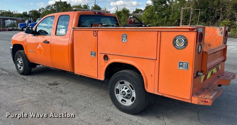 image for item EF2233 2011 Chevrolet Silverado 2500HD Ext. Cab utility bed pickup truck