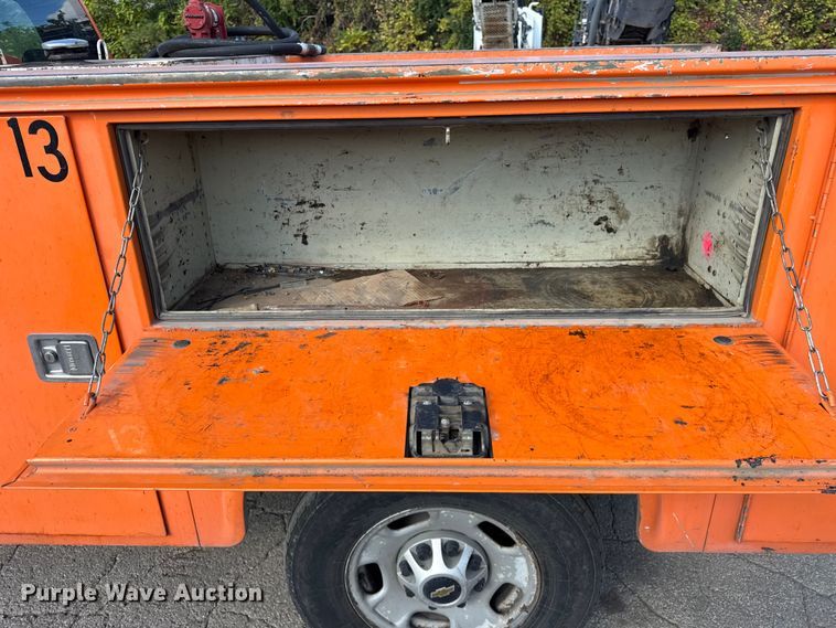 image for item EF2233 2011 Chevrolet Silverado 2500HD Ext. Cab utility bed pickup truck